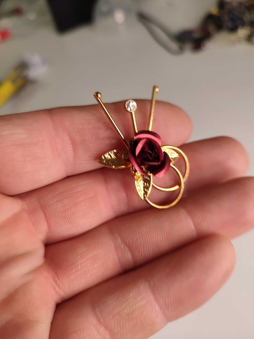 Broszka Róża - ciekawy design - vintage