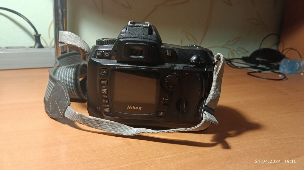 Електронный фотоаппарат Nikon b70 s.