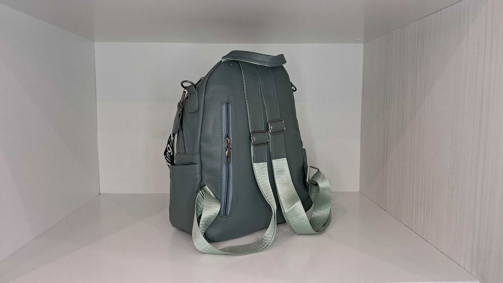 Женский рюкзак-сумка из экокожи.