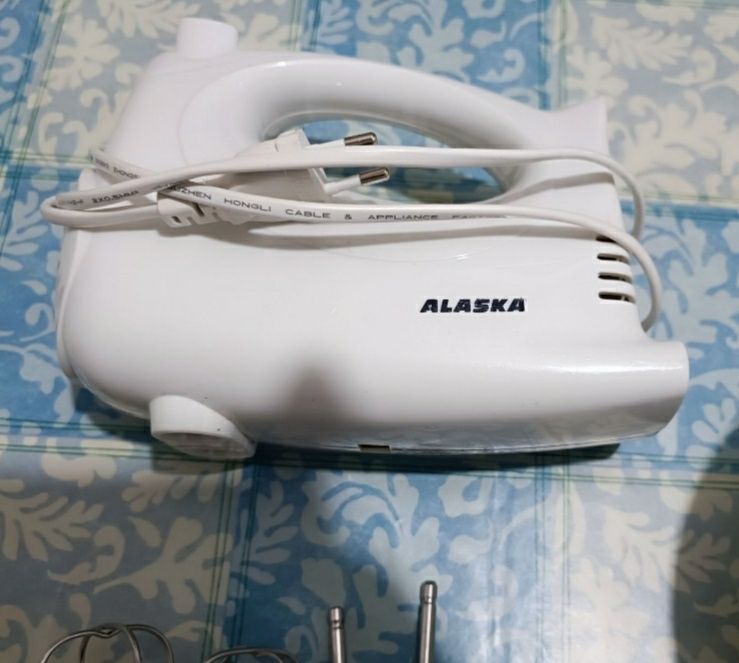 Batedeira elétrica com taça