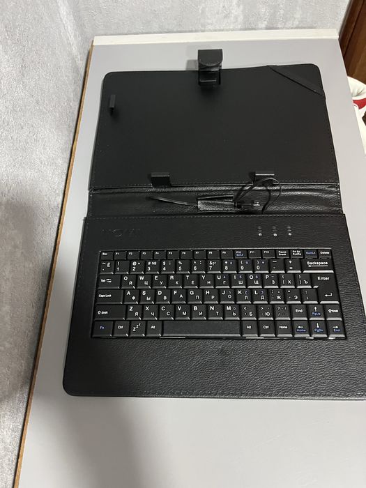 Чохол клавіатура для планшета