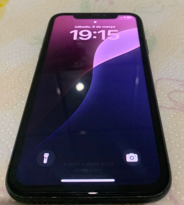 iPhone 11 de 64GB Disponível