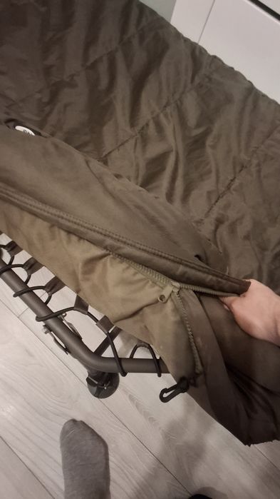 Duże łóżko karpiowe NGT ze śpiworem