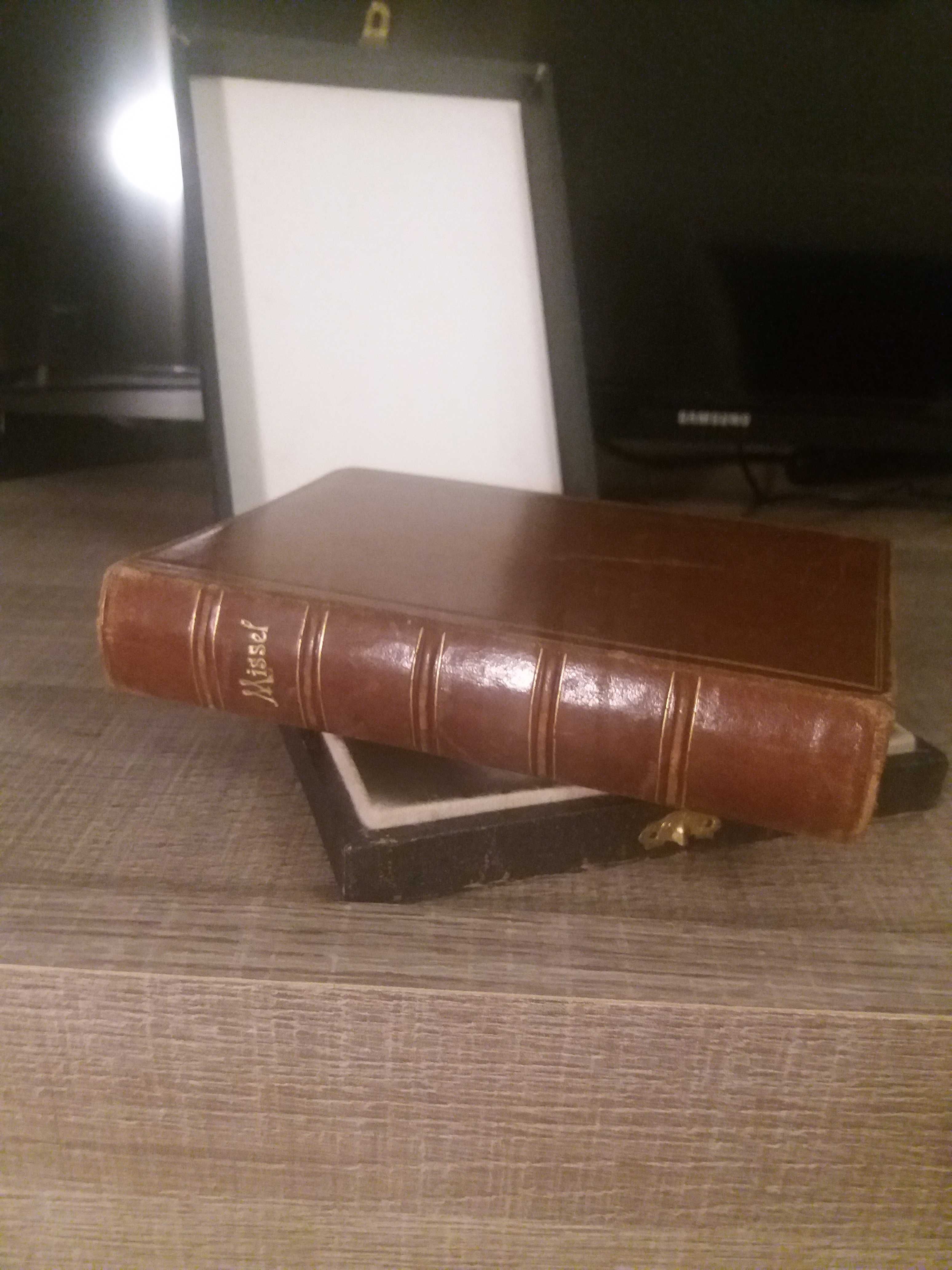 Библия старинная на франц. языке в оригинальной коробке, 476 страниц.