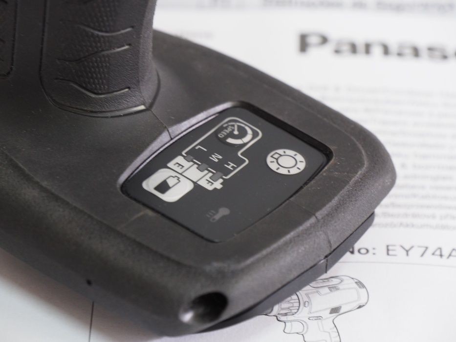 Bezszczotkowa wkretarka PANASONIC EY 74 A2 bez bateria 14,4v 18v