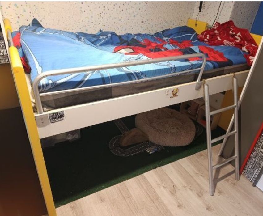 Łóżko z antresola