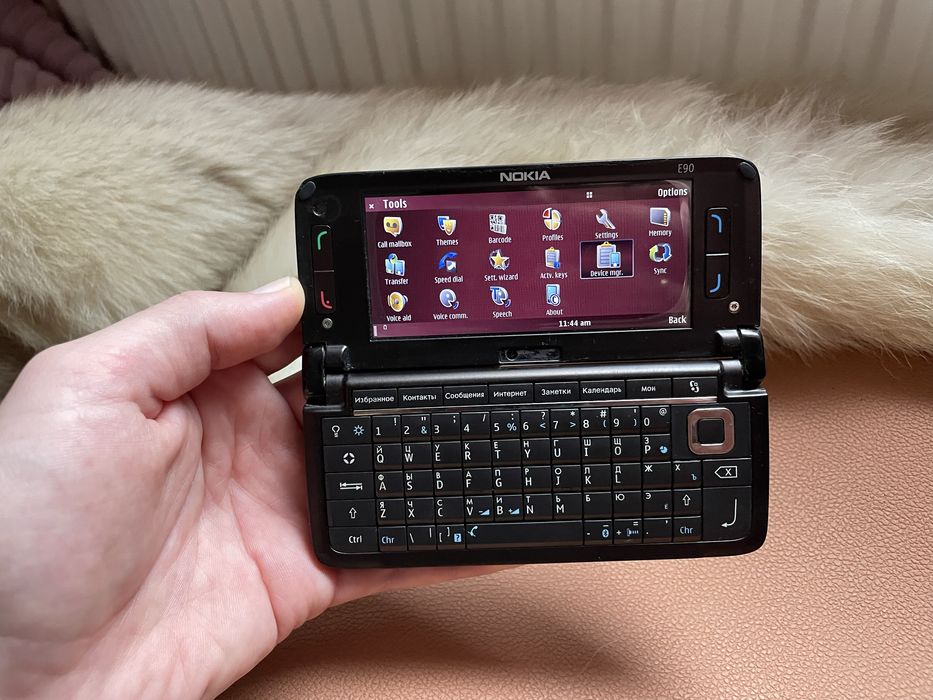 Telefon Nokia e90