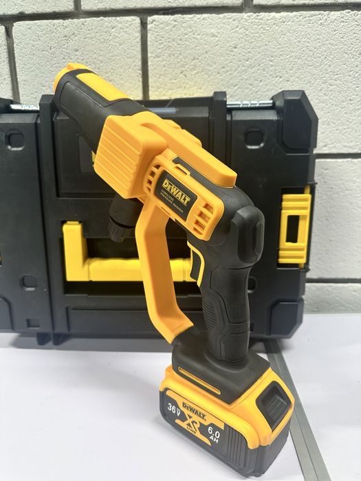 Суперціна! Акумуляторна міні мийка  Dewalt DCPW 550B 36v 6ah