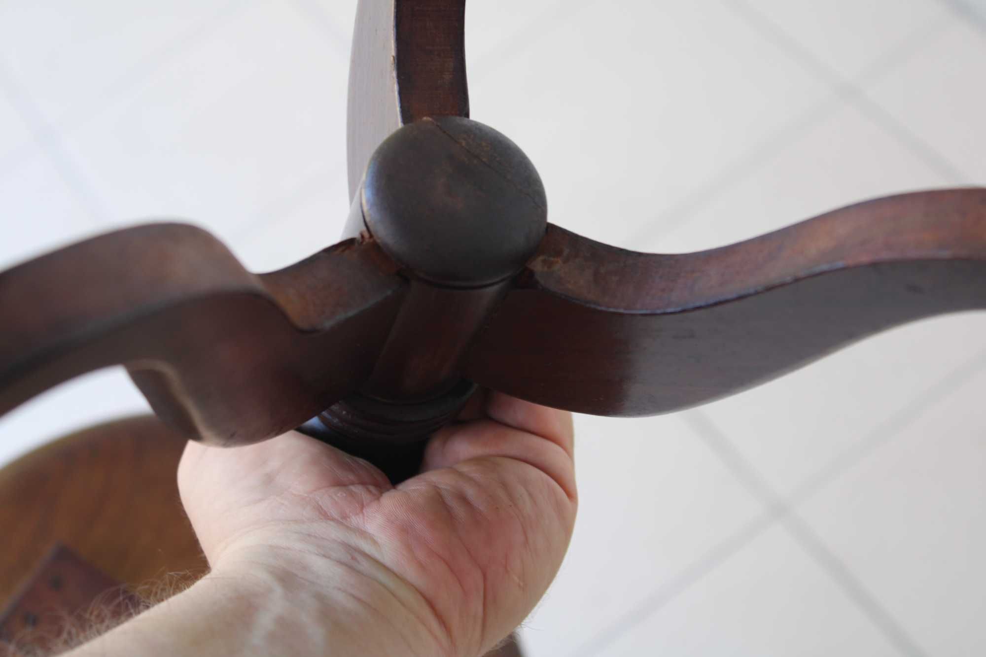 Mesa de Apoio Pé de Galo em Vinhático, seculo XlX