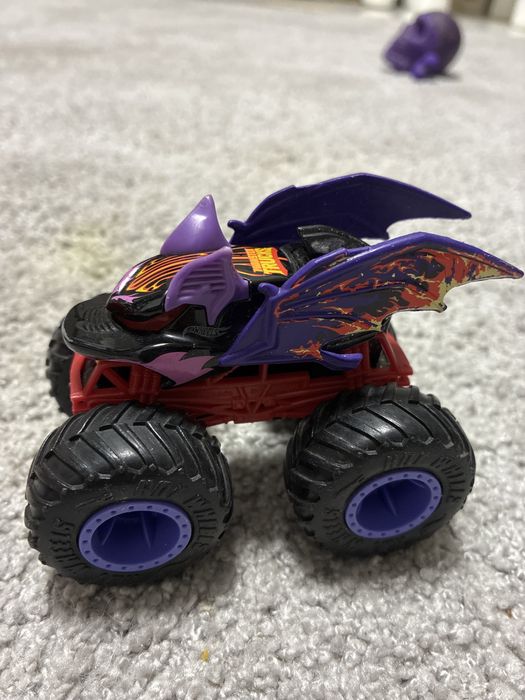 Монстер трек хот вілс машинки