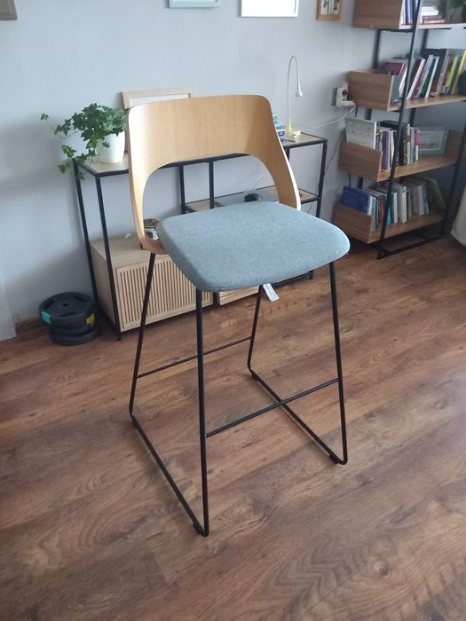 Dwa nowe hokery Kinnarps Embrace