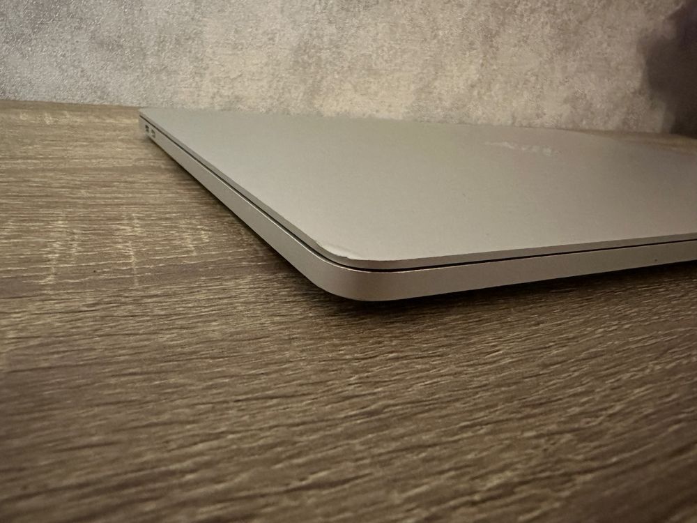 Продам macbook pro 2017