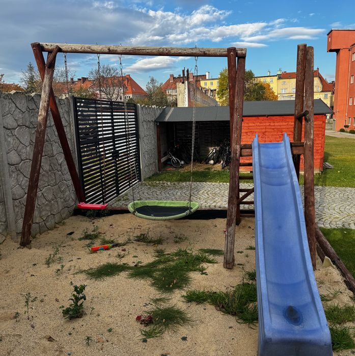 Solidna hustawka zjezdzalnia plac zabaw bocianie gniazdo ogrod dzieci