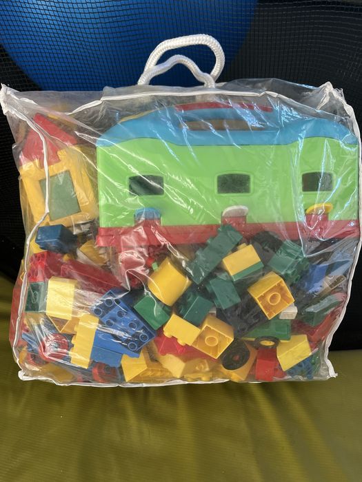 Legos, garagem e dois jogos bebe