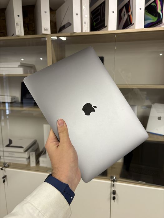 MacBook Pro 13” 2019 — Space Gray — i7 / 16GB / 512GB — Батарея: 100%