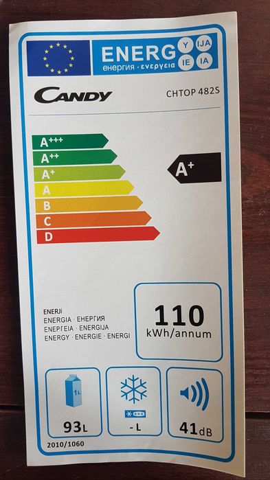 Mała srebrna lodówka CANDY klasa A