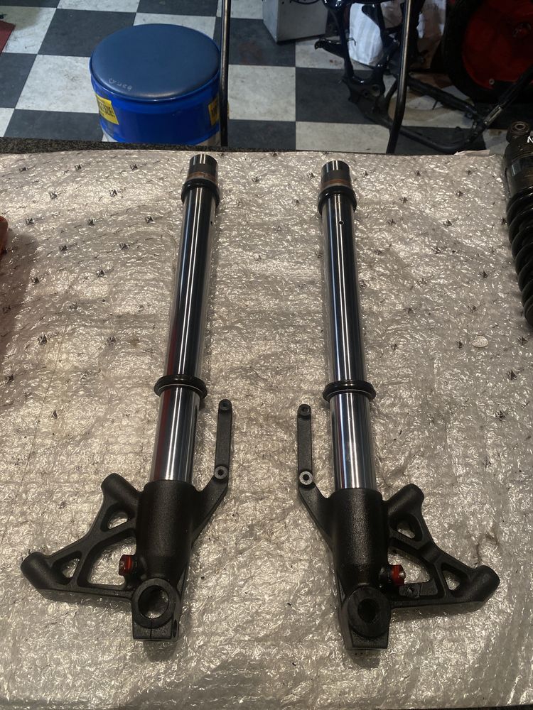 Lagi Triumph Speed Triple 1050 Rury Proste N608