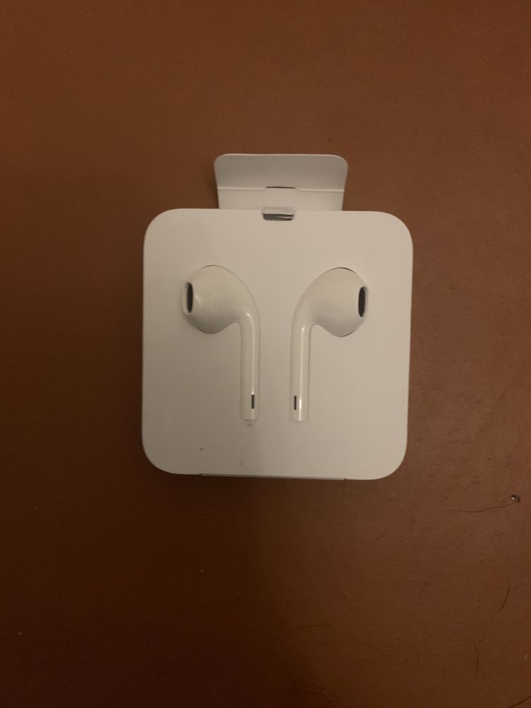 Fones da apple novos, nunca usados ainda nas devidas caixas como se ve