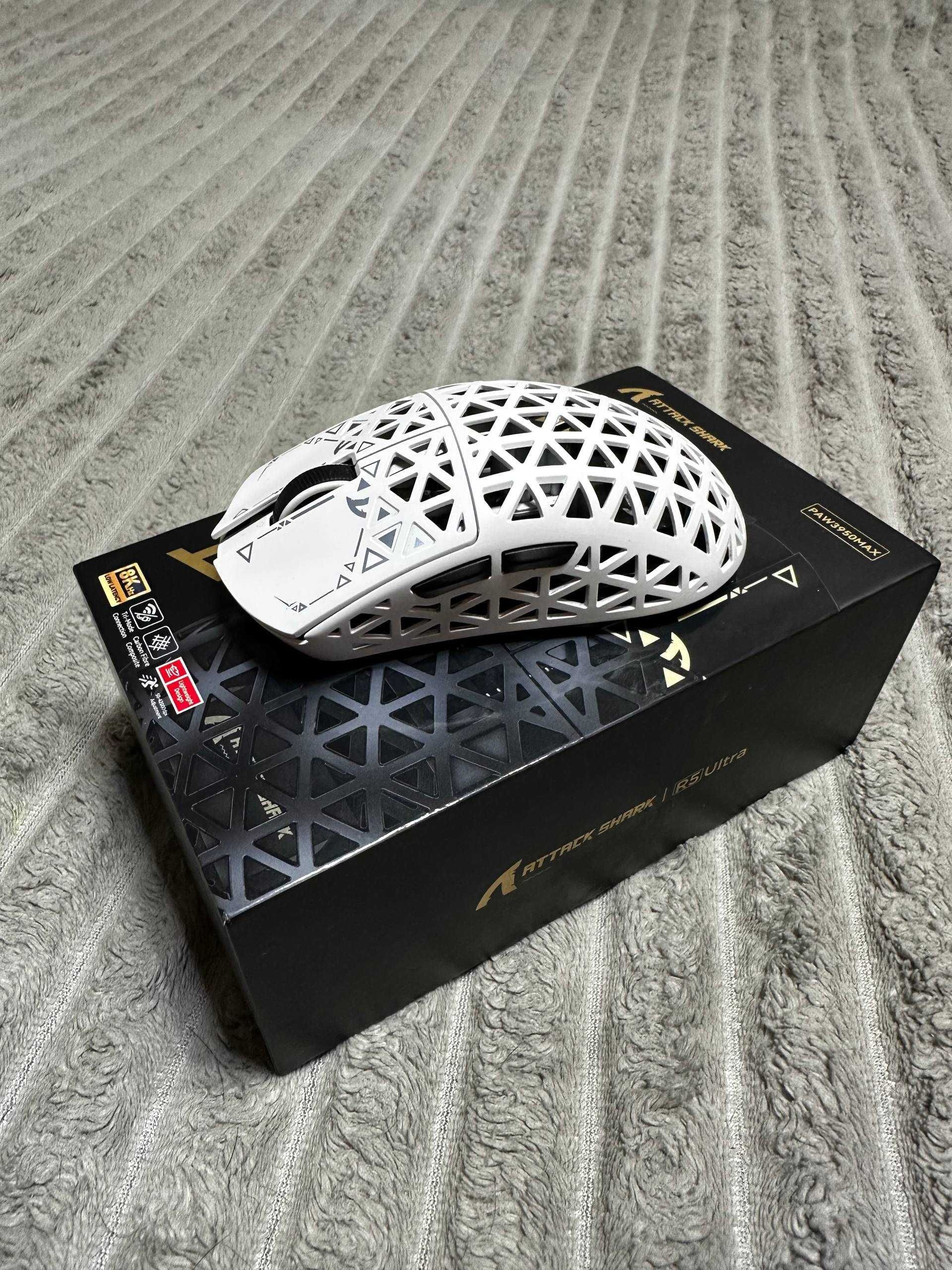 Мишка з карбону Attack Shark R5 Ultra PAW3950MAX