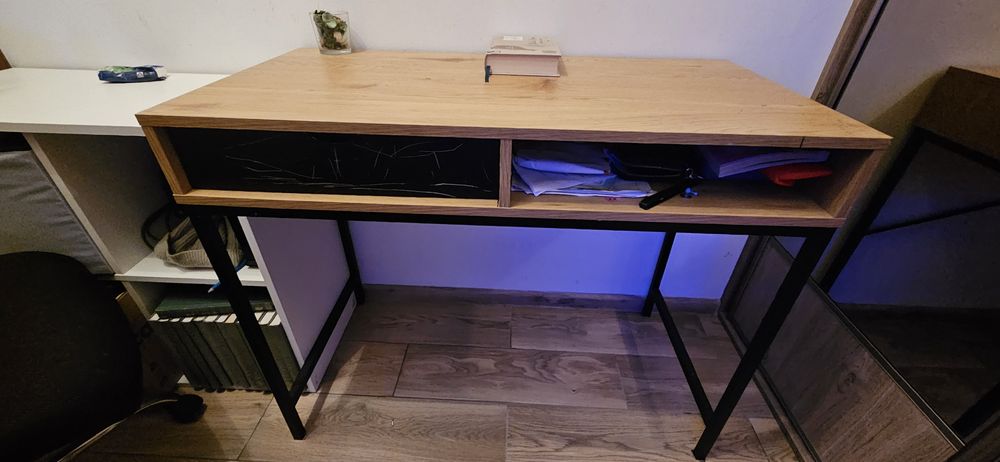 Biurko jysk  z jedną szufladą