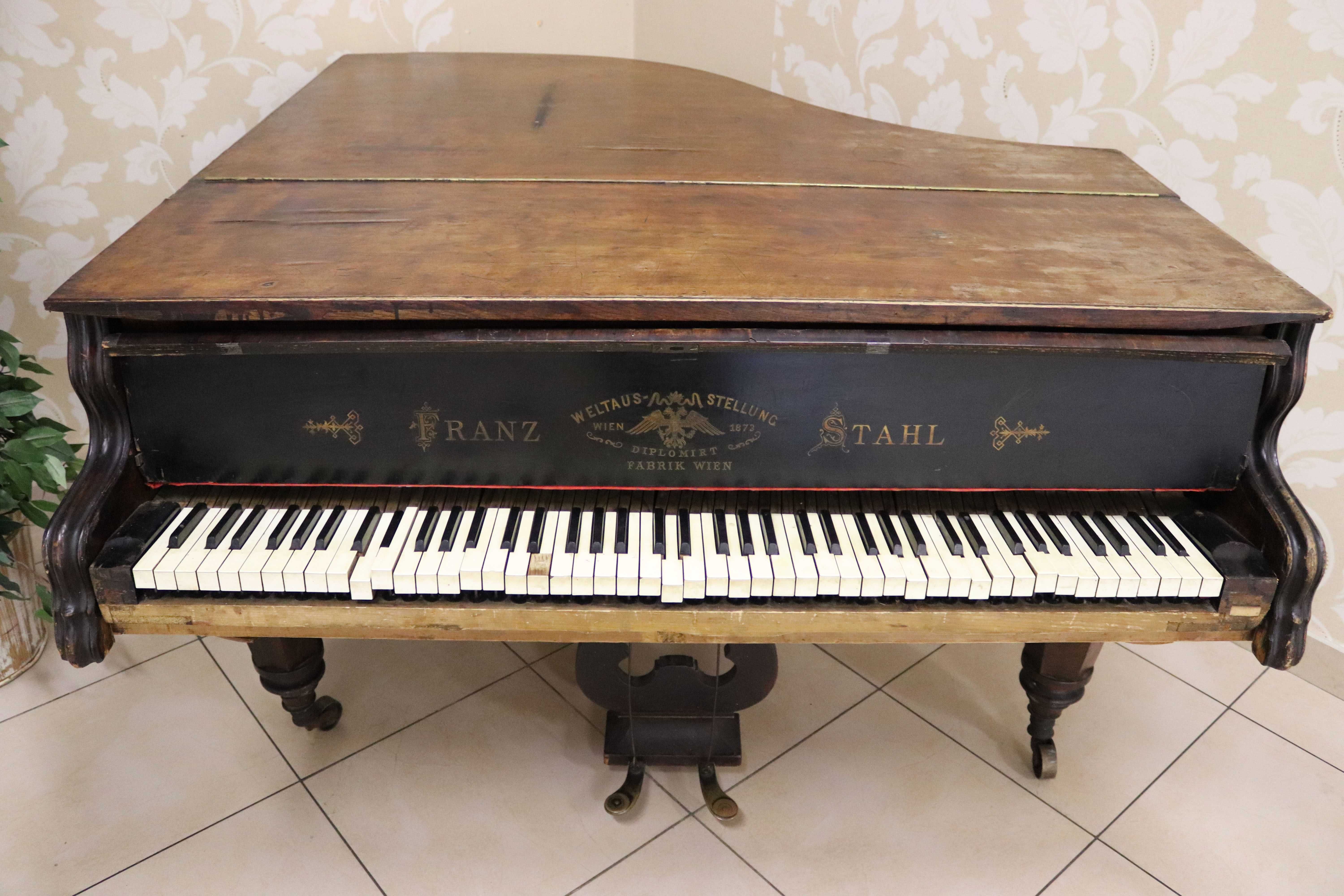Fortepian orzechowy XIX wiek do renowacji