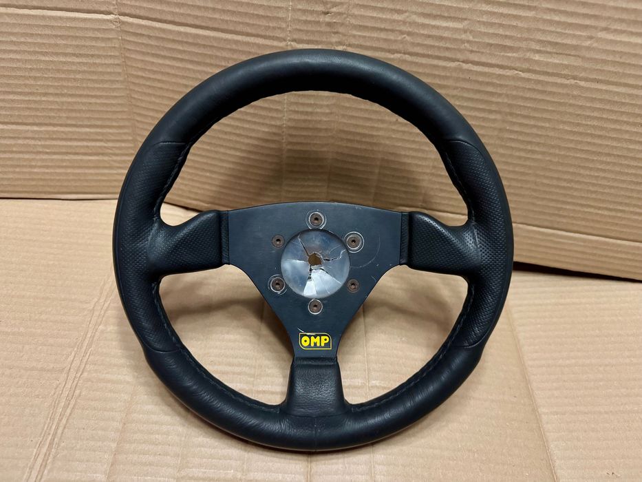 Volante desportivo OMP