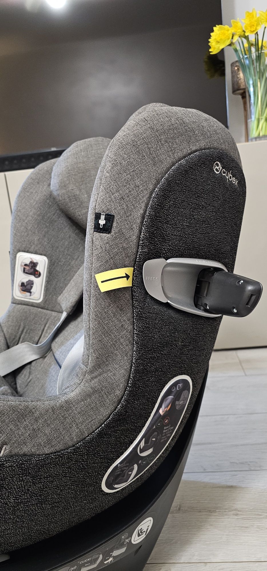 Fotelik Cybex Sirona Z+ i-size Platinum z bazą obrotową