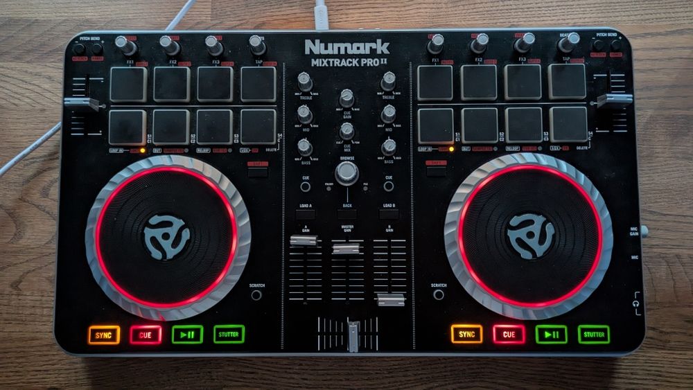 DJ-контролер Numark Mixtrack Pro II