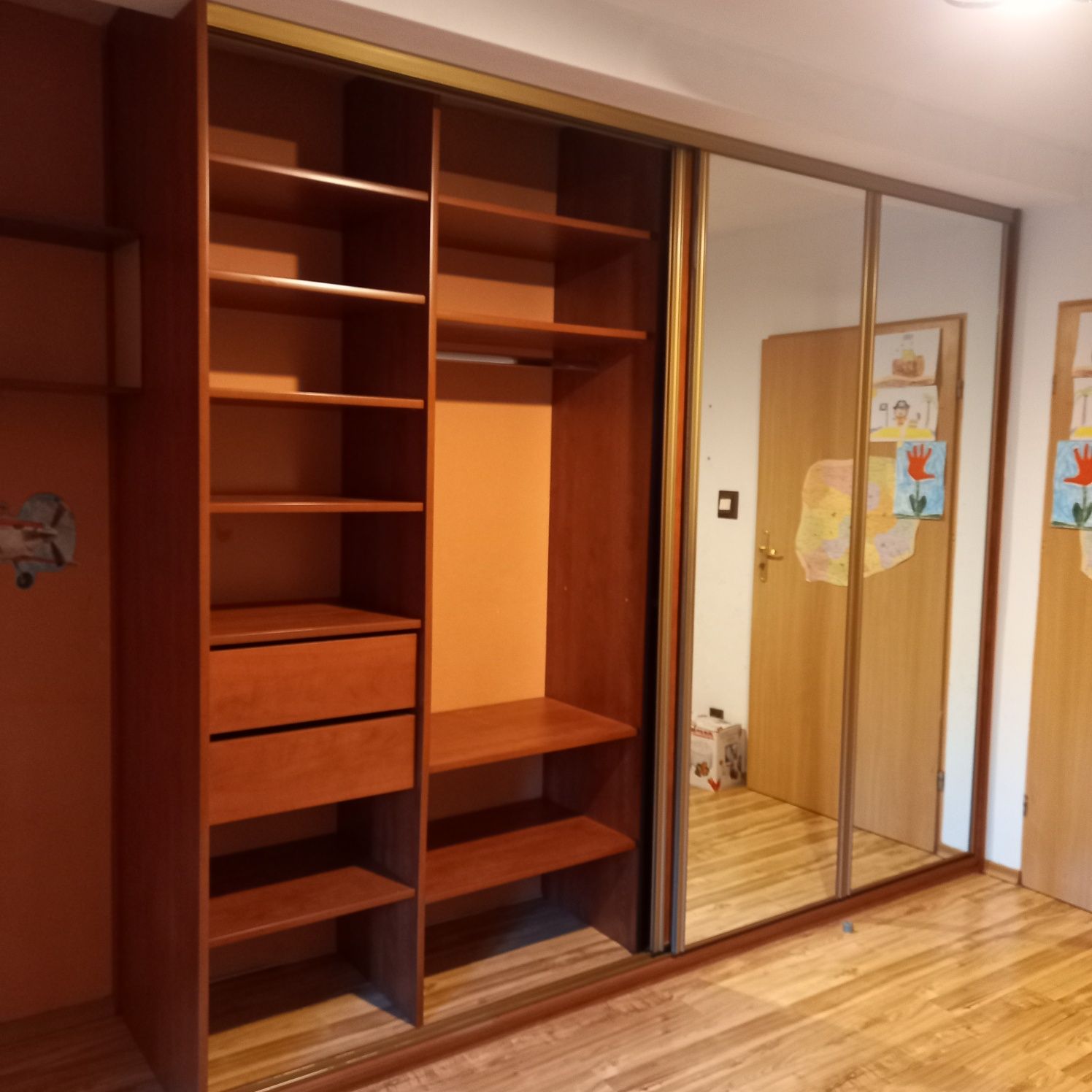 Szafa do zabudowy przesuwna lustra