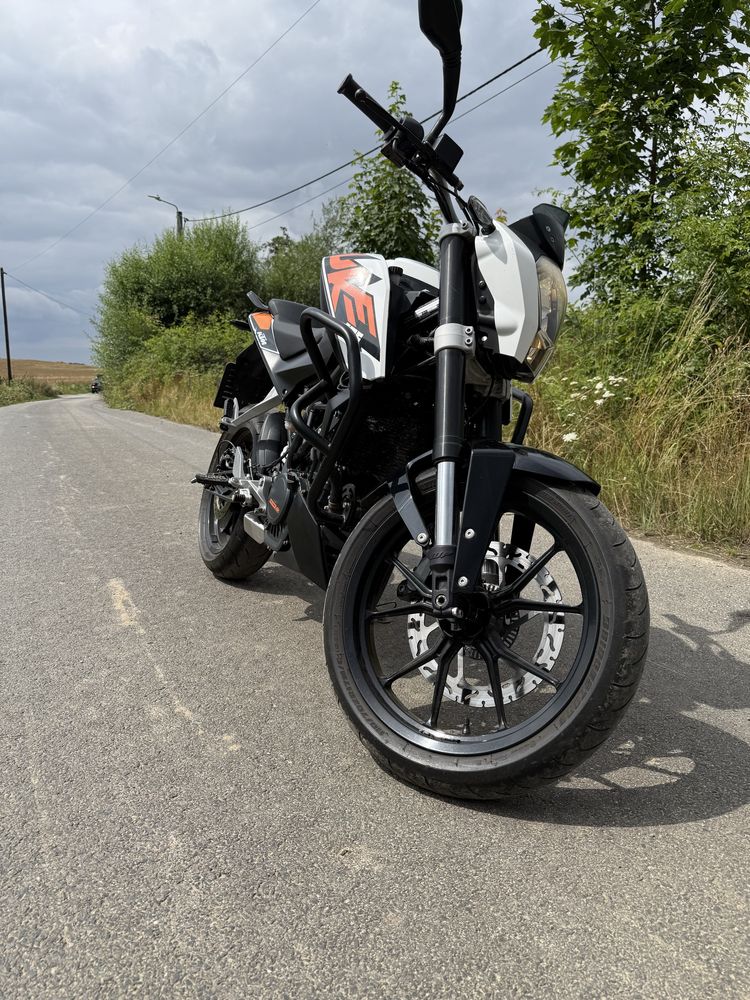 KTM naked 2014 r. 38800 pojemnosc 125