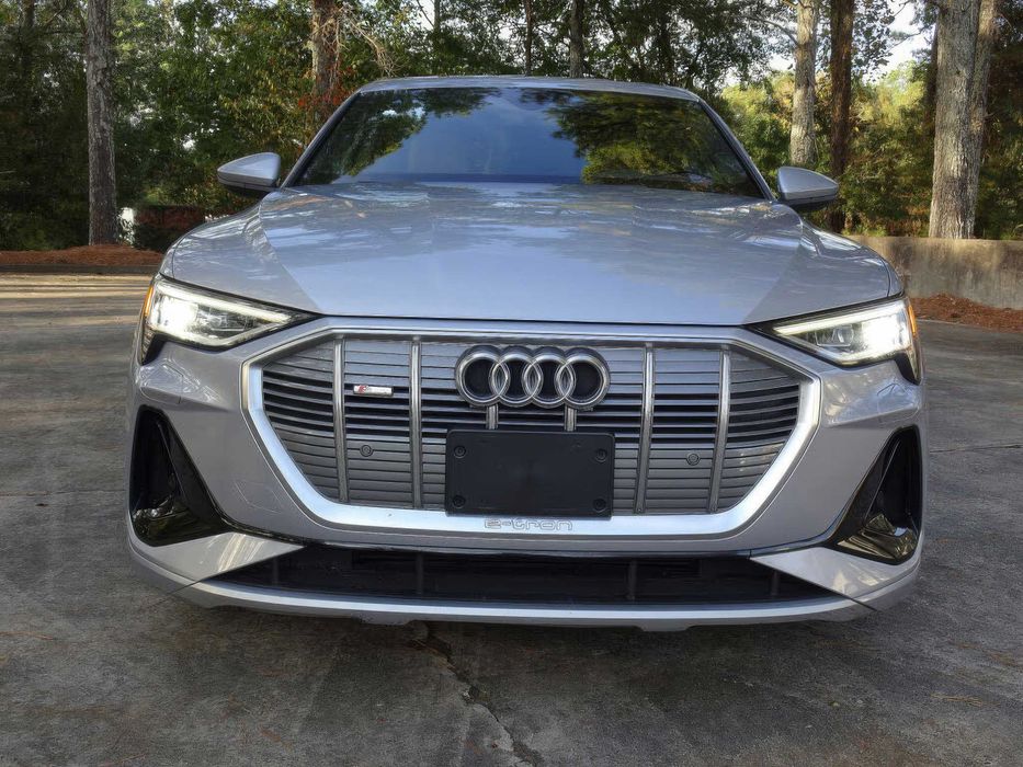 Audi e-tron Premium S Line Sportback      2022