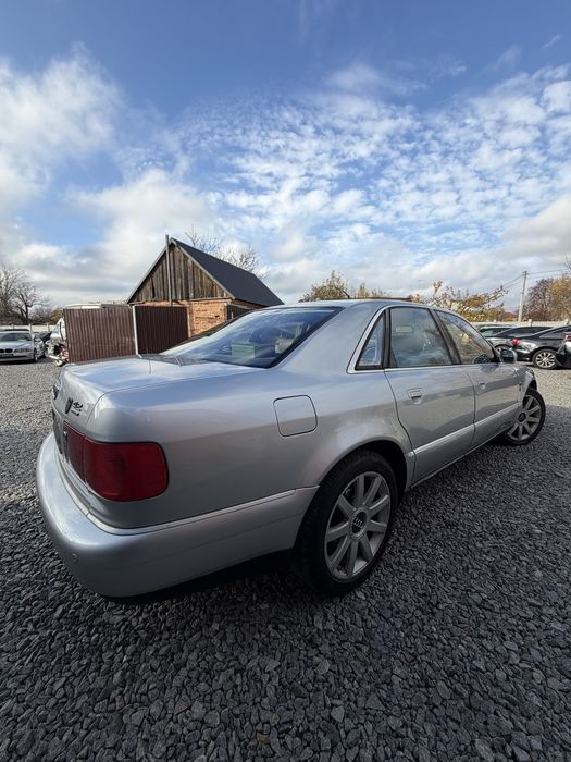 Audi A8 гарний стан