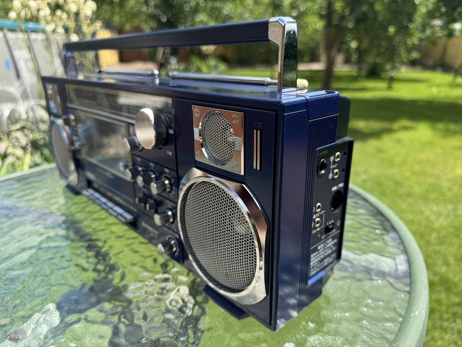 Продам магнитолу SANYO V8