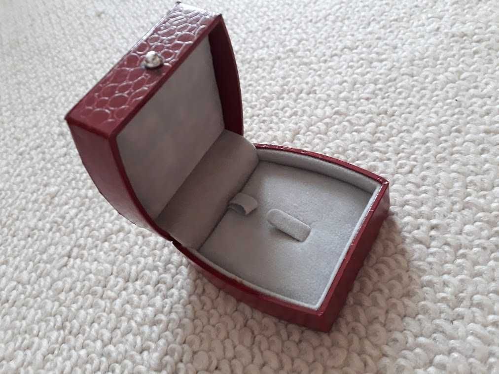 Skórzane pudełko na pierścionek