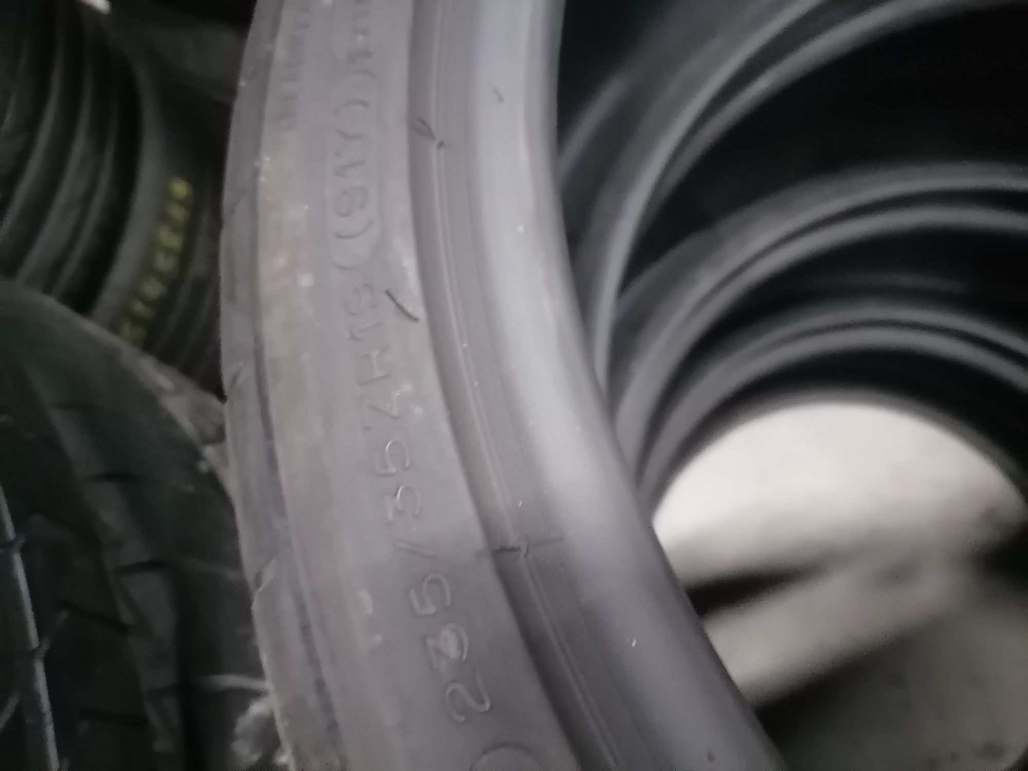 Літні Шини БВ 235/35 R19 MICHELIN Pilot Super Sport Склад