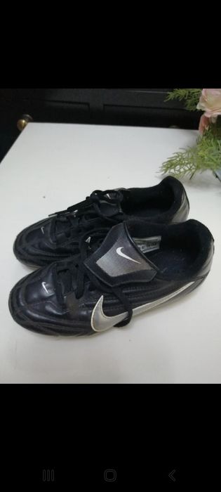 Chuteiras Nike de criança tamanho 31.5
