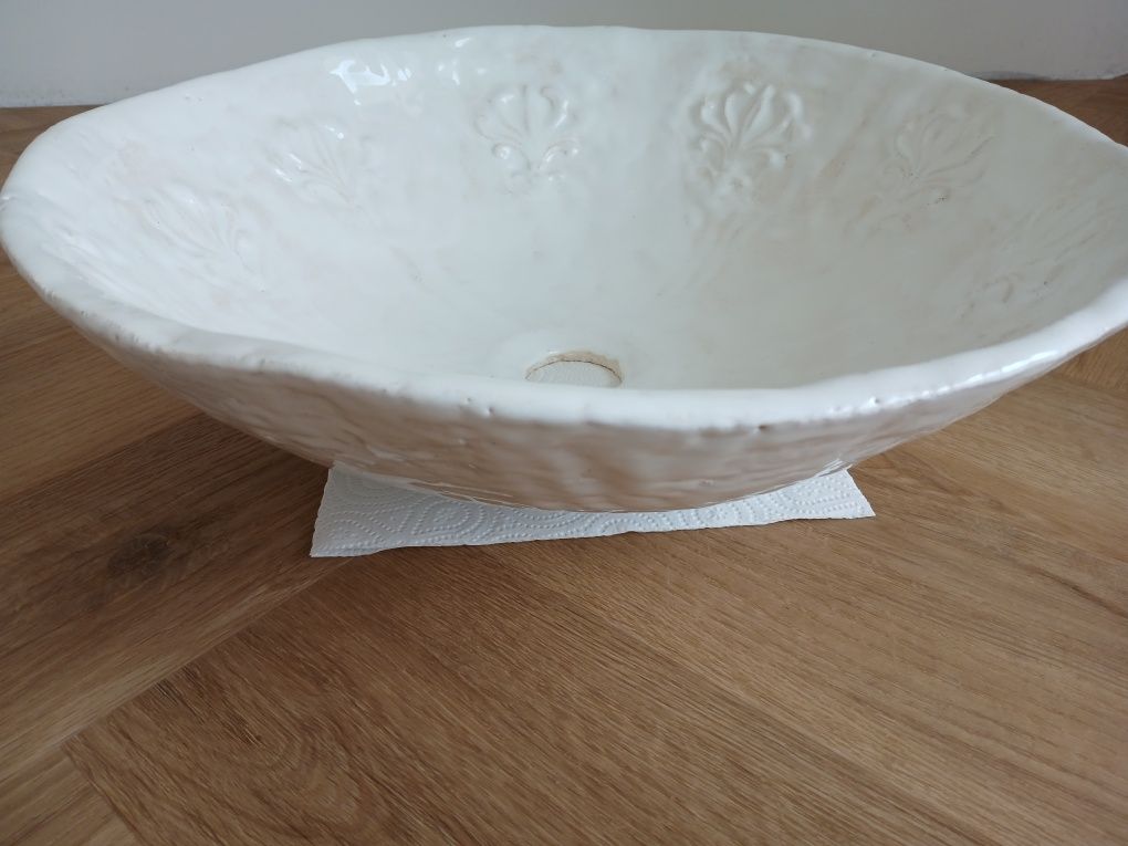 Ręcznie wykonana, duża, ceramiczna, biała umywalka nablatowa