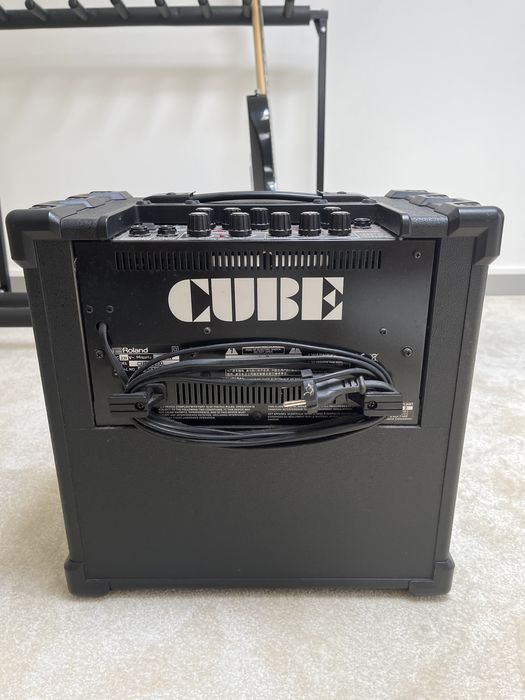 Amplificador Roland Cube 20XL