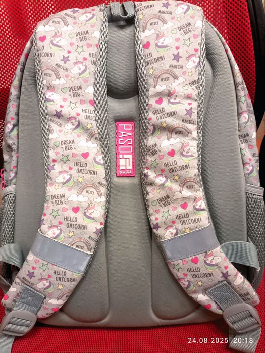 Рюкзак портфель шкільний для дівчинки.