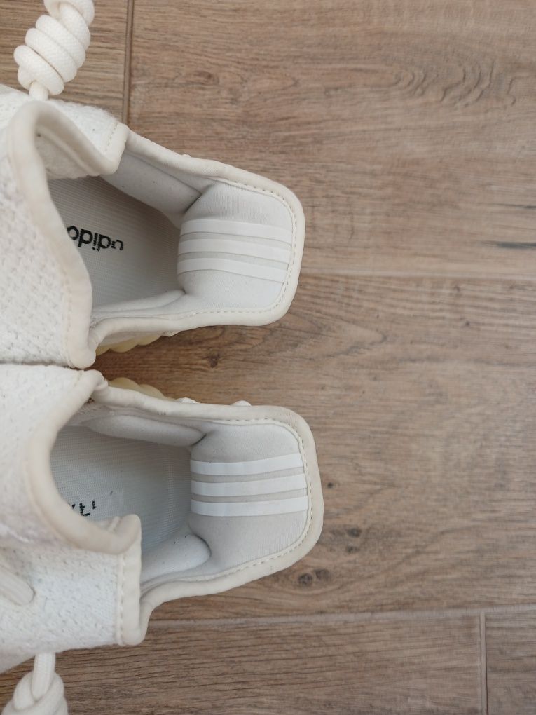 Кроссовки Adidas Yeezy Boost р 43 на 42 (28 см) ц 1650 гр отличн. сост