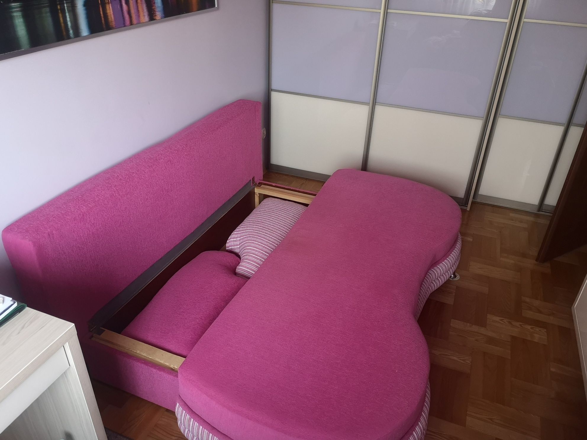 Łóżko rozkładane typu fortepian kanapa