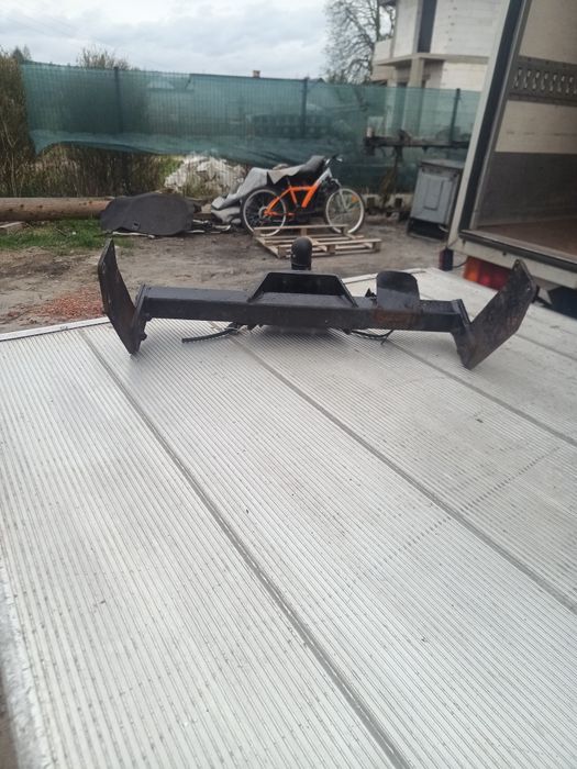 Hak do Lubina lub innego dużego samochodu