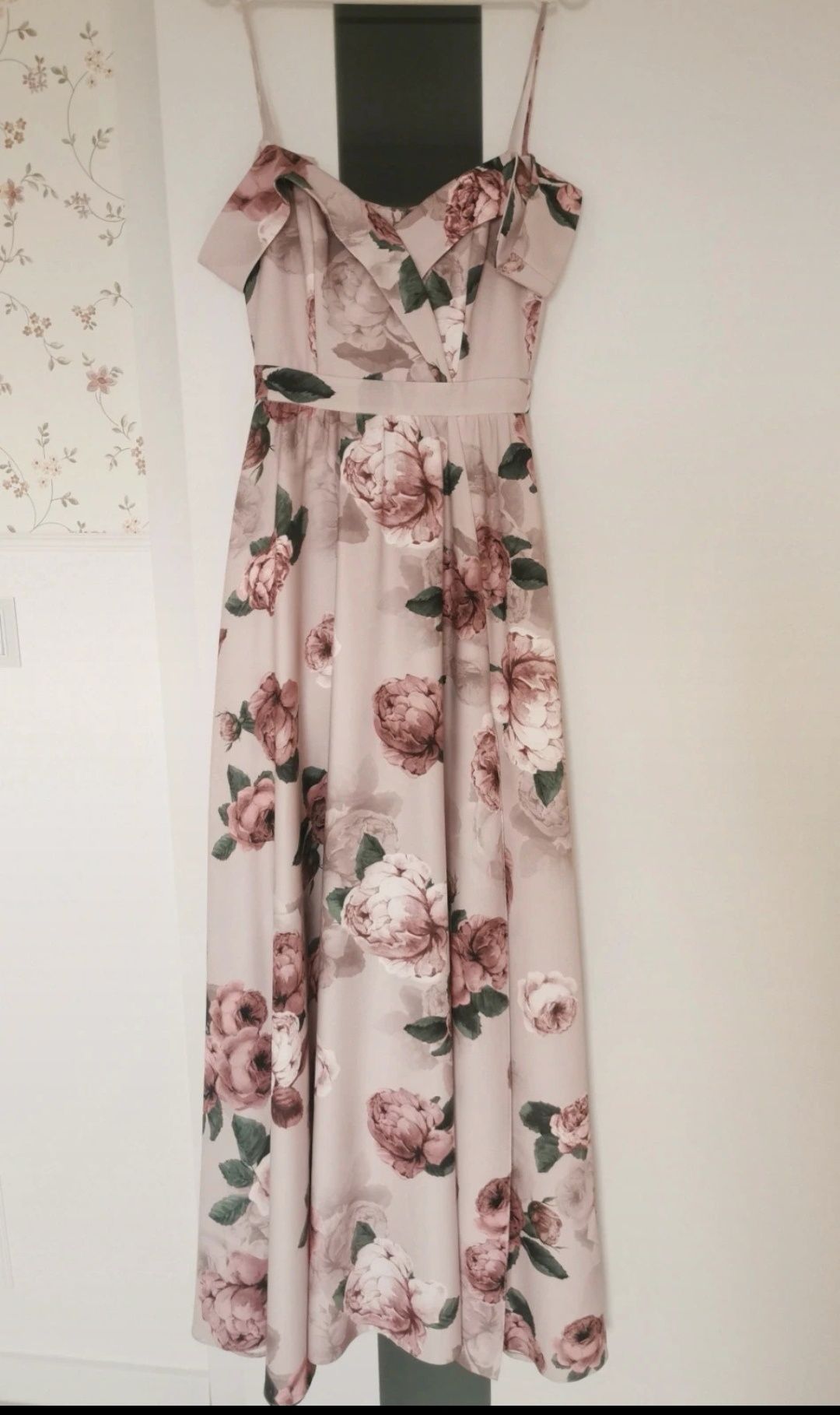 Długa sukienka w kwiaty E.M.O