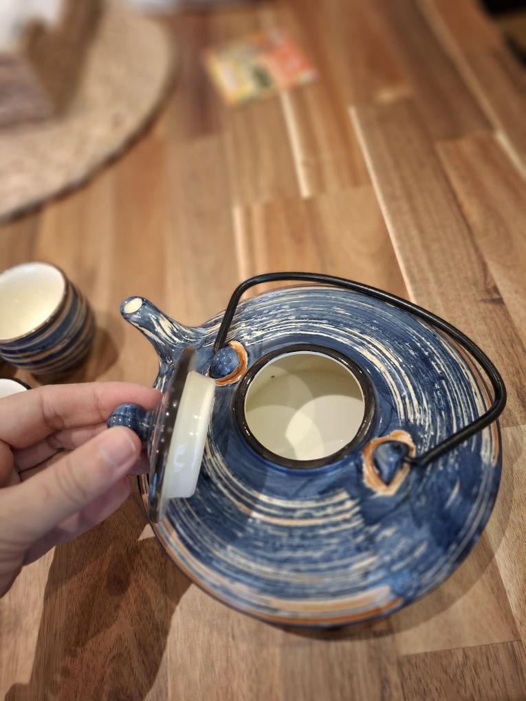 Conjunto japonês de sushi e chá/sake em porcelana do Gato Preto. NOVO