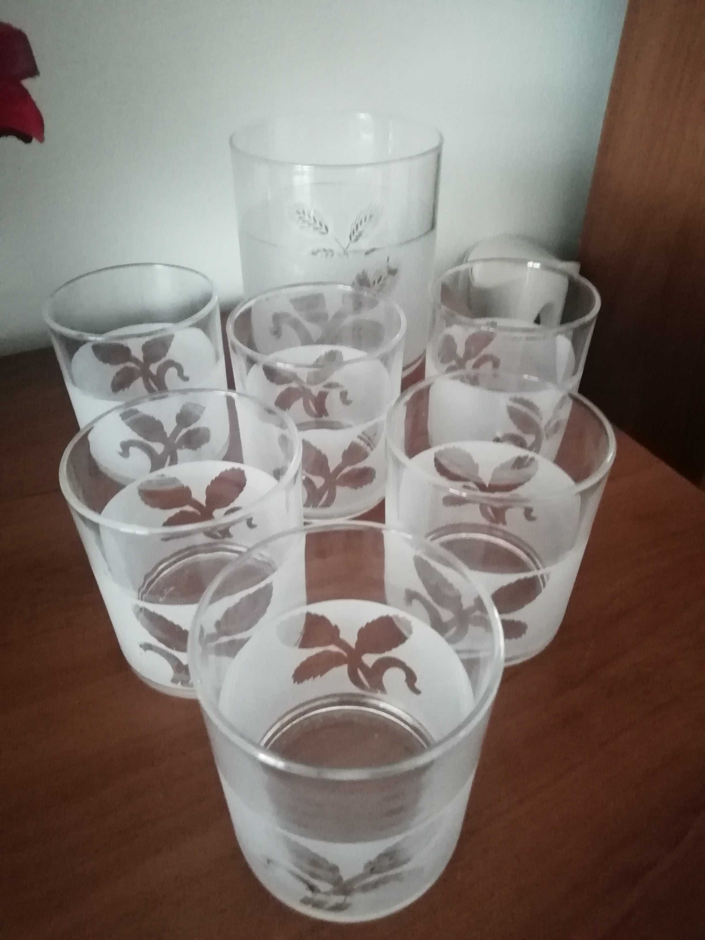 Szklanki do whisky z pojemnikiem na lód