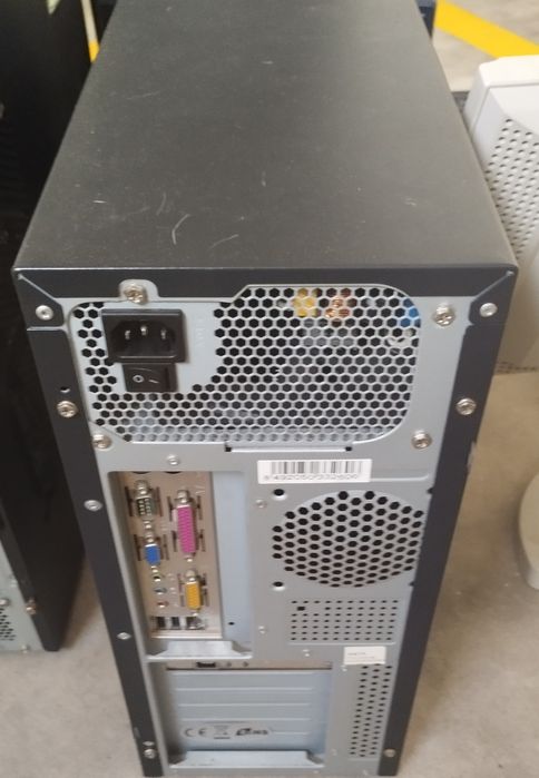 PCs, Monitores, teclados, radio