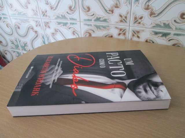 Um Pacto com o Diabo
de Elizabeth O'Roark (Oferta portes)