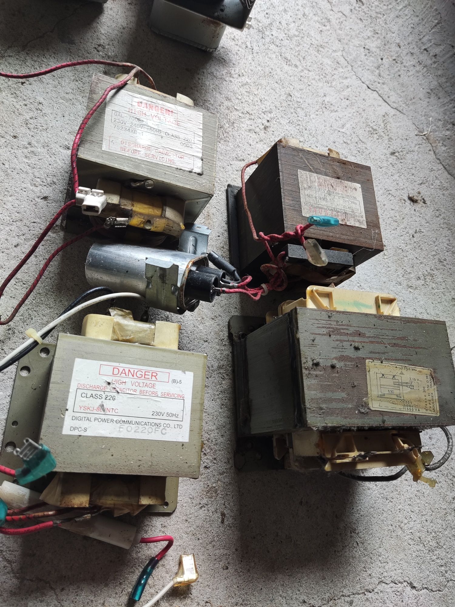Vários transformadores microondas