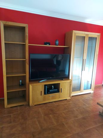 Móvel de TV em madeira- ideal para a sua sala