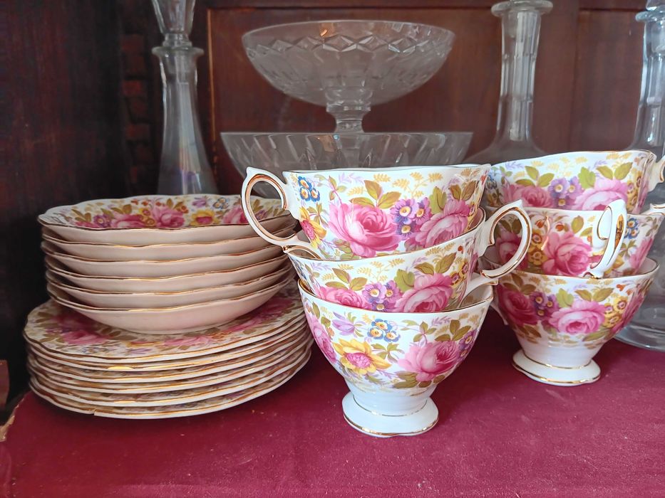 Chávenas café / chá de coleção, de Limoges, de Macau e de England